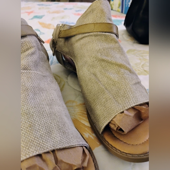 Women's Blowfish Tan Comfort Sandals with Adjustable Straps Size 9.5 - Picture 3 of 5